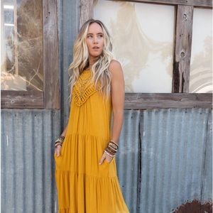 NWOT Yellow flowy maxi dress